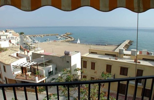 Marinella di Selinunte Apartamento | Restaurada casa de pescadores con vistas al mar y al puerto