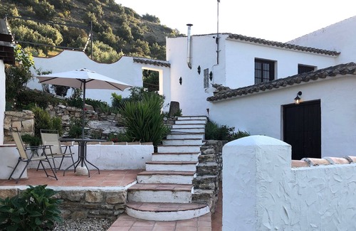 Algarinejo Otro | Finca restaurada con piscina privada situada en olivares cerca de un pequeño pueblo