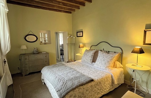 Albã Cama Y Desayuno | Restored Gustavian-style B&B in an old farmhouse