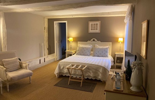 Albã Cama Y Desayuno | Restored Gustavian-style B&B in an old farmhouse