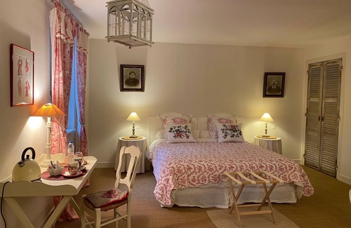 Albã Cama Y Desayuno | Restored Gustavian-style B&B in an old farmhouse