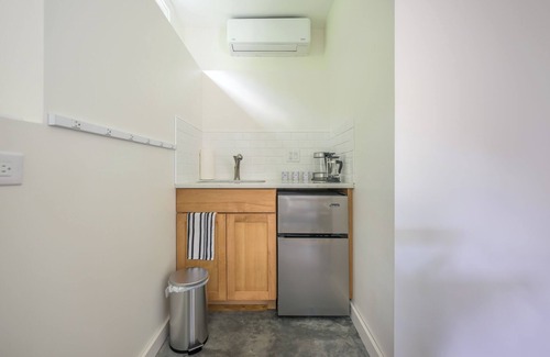 Hillsdale Casa | Restored Historic 1850s Barn "Carriage House" Studio @ Hillsdale Town Center