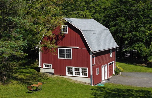 Hillsdale Casa | Restored Historic 1850s Barn "Carriage House" Studio @ Hillsdale Town Center