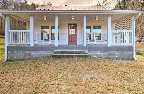 Bryson City Cabaña | Restored Mountain Farmhouse - 2 Mi to Bryson City!