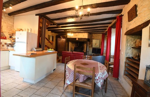 Carlux Casa | Casa de piedra restaurada en un bonito pueblo en el corazón del Périgord Noir