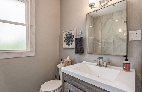 Congress Park Casa | Restored town home, easy walk to restaurants and parks