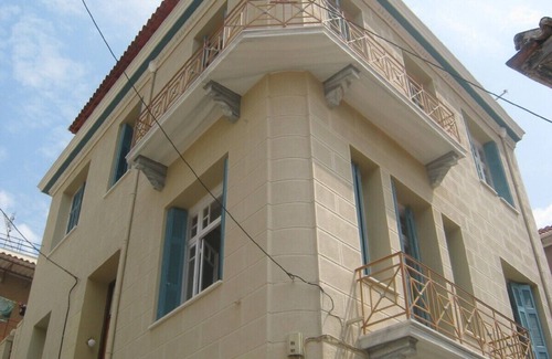 Vathi Casa | Casa familiar tradicional restaurada, a metros del centro de la ciudad.