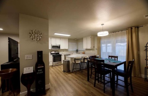 Cascade Casa | Retreat 5 bed, 4 room 3.8 mi. from Redding Airport