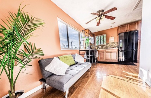 Midway Apartamento | Retreat at your bright & breezy guest suite
