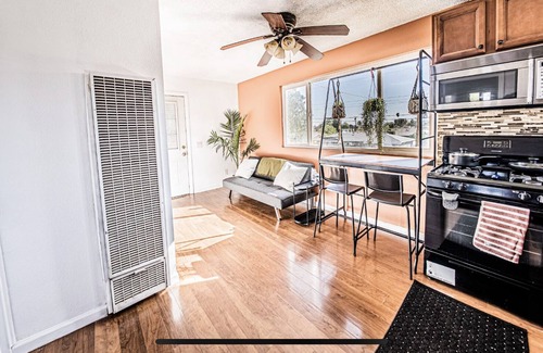 Midway Apartamento | Retreat at your bright & breezy guest suite
