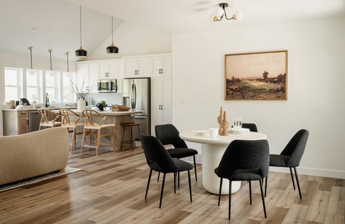Egg Harbor Casa | Retreat Azure with Outdoor Hot tub - Mins to Egg Harbor Marina