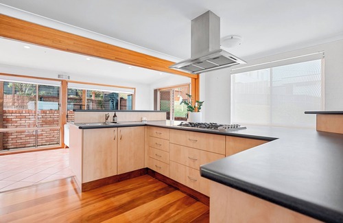 Gerroa Casa | Retreat by the Sea – Coastal Escape with Cozy Spa & Panoramic Ocean Sunset Views
