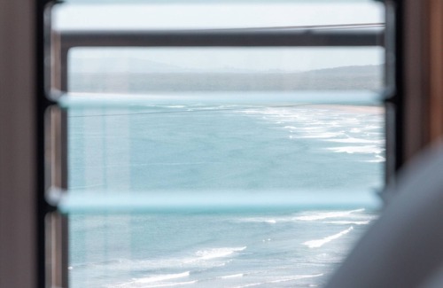 Gerroa Casa | Retreat by the Sea – Coastal Escape with Cozy Spa & Panoramic Ocean Sunset Views
