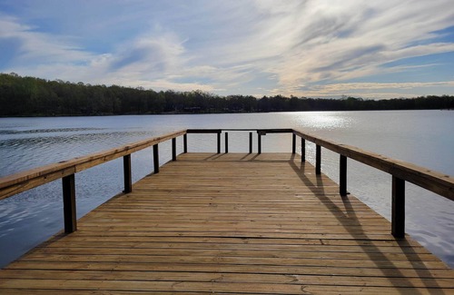 Brookport Casa | Retreat Cabin in Southern Illinois on Lakefront with an Outdoor Hot Tub
