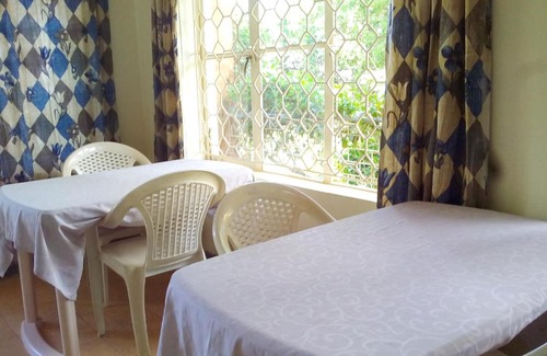 Kitende Cama Y Desayuno | Retreat Guesthouse Kitende