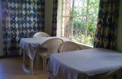 Kitende Cama Y Desayuno | Retreat Guesthouse Kitende