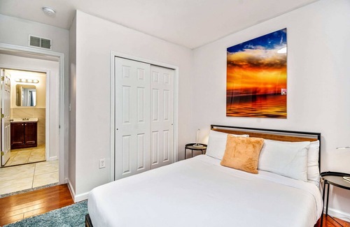 Chinatown Apartamento | Retreat in a Stylish 2B Apartment