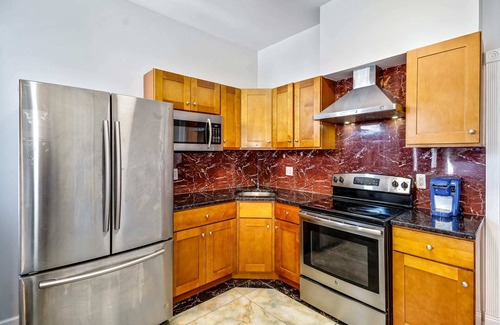 Chinatown Apartamento | Retreat in a Stylish 2BD Apartment in the Heart of the City