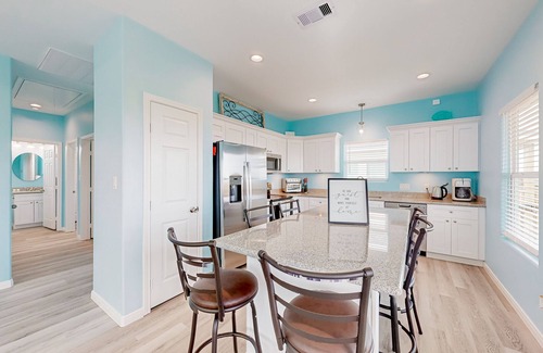 Gilchrist Casa | Retreat | Large Deck | Family Fun