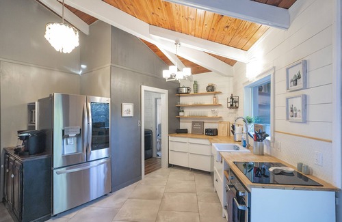 Murfreesboro Casa | Retreat on 3 Acres w Kayaks / Hot Tub / Fire-pit