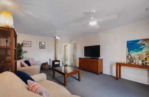 Broadwater Casa | Retreat on Broadwater, pet friendly