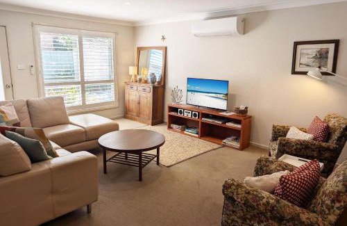 Huskisson Casa | Retreat on Hawke by Experience Jervis Bay