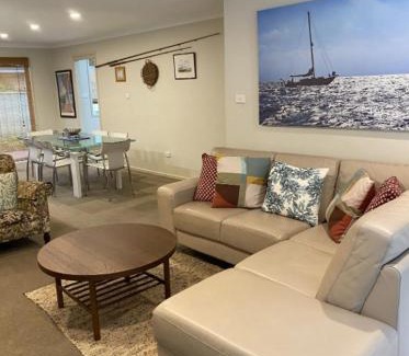 Huskisson Casa | Retreat on Hawke by Experience Jervis Bay