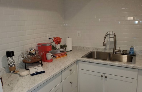 Severn Casa | Retreat on Sage Brush Court (Basement Suite w/private entrance)