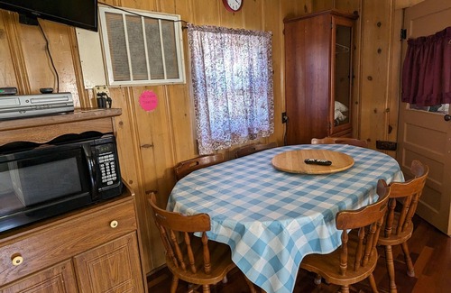 Rockaway Beach Cabaña | Retreat on the Lake, so peaceful, like staying at Grandma's place!