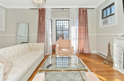 Downtown Apartamento | Retreat on the Park - Walkable Church St!