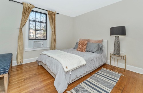 Downtown Apartamento | Retreat on the Park - Walkable Church St!