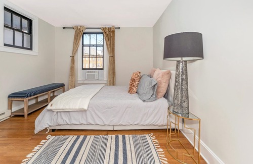 Downtown Apartamento | Retreat on the Park - Walkable Church St!