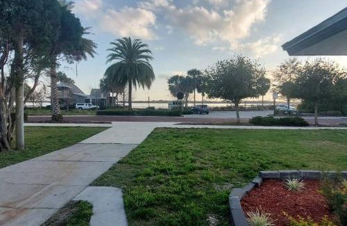 Tavares Casa | Retreat Overlooking Lake Dora!