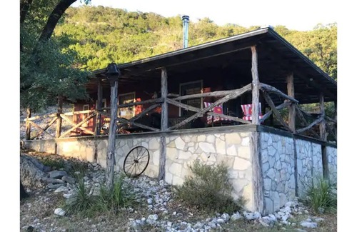 Leakey Cabina | Retreat To Mill Creek Canyon, Leakey TX