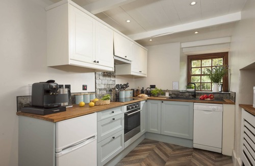 Carnhell Green Cabaña | Retreat to somewhere utterly spellbinding - This charming 17th Century former farm cottage oozes pea