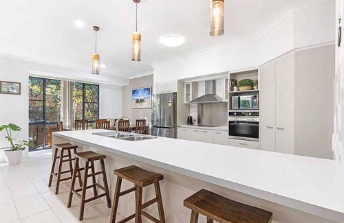 Point Vernon Casa | Retreat to the Fraser Coast, you deserve it.