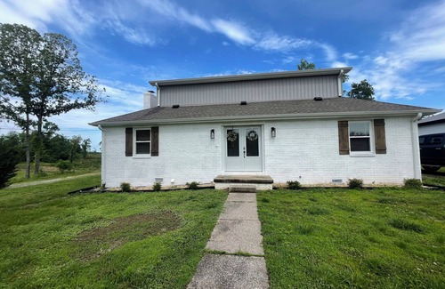 Gilbertsville Casa | Retreat to the Lake – Spacious 4BR Near The Moors Marina