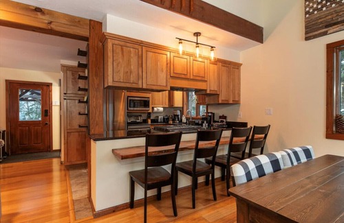 Ludlow Casa | Retreat to the mountains! Near waterfalls, golf, adventure park, hiking trails and more!
