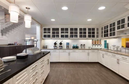 Feather Sound Hotel | Retreat to Understated Elegance! Free Breakfast, Full Kitchen, Outdoor Pool!