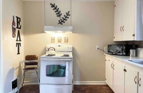 Billings Casa | Retro Abode, 3Bed 1Bath w/Garagenn