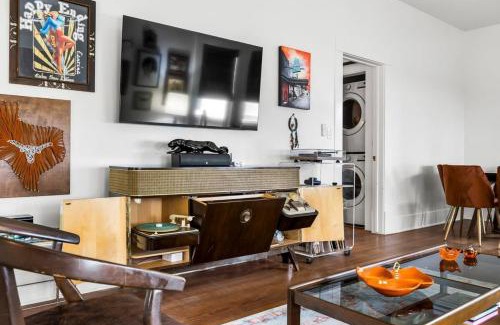 South River City Casa | Retro Austin Home S Congress Ave