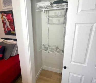 Near Southside Apartamento | Retro Baseball Downtown Apartment