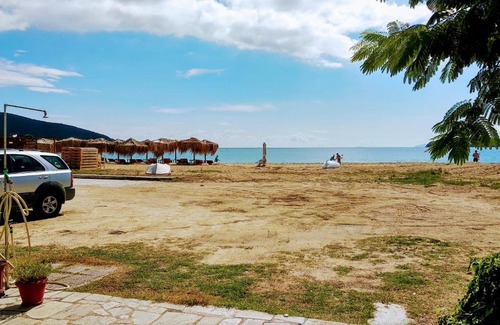 Nea Peramos Casa | Retro Beach House
