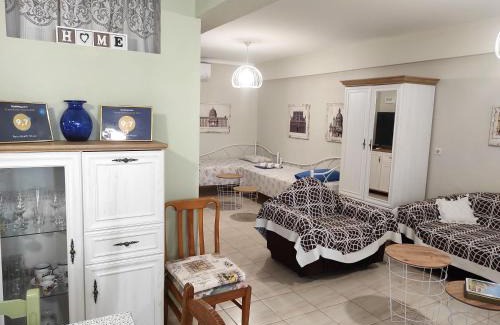 Nea Peramos Casa | Retro Beach House