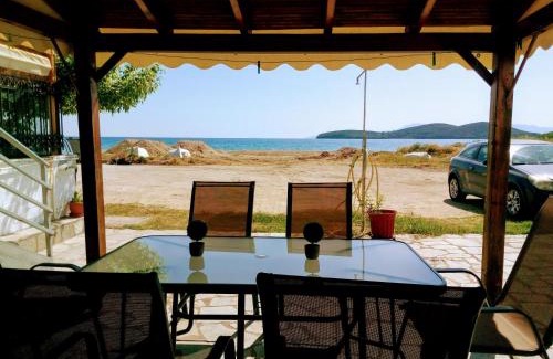 Nea Peramos Casa | Retro Beach House