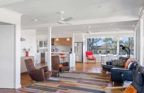 Mollymook Beach Casa | Retro Beach House - roomy 4BR retreat near ocean