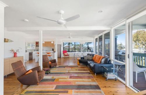 Mollymook Beach Casa | Retro Beach House - roomy 4BR retreat near ocean