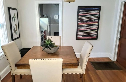 Woodland Heights Casa | Retro Bungalow A Block to Tennis Courts & Park