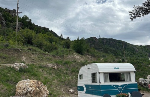 Lava Hot Springs Casa | Retro Camper full size bed