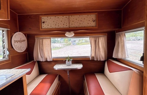 Lava Hot Springs Casa | Retro Camper full size bed